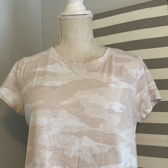 Athleta Cream Camo Organic Daily Crew Short Sleeve Tee Blouse Size Medium - Picture 2 of 8
